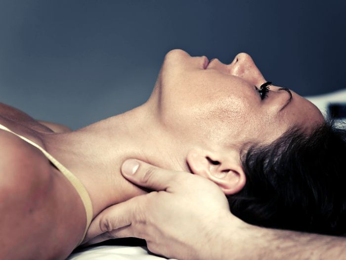Chiropractic adjustments-reduce-neck-pain